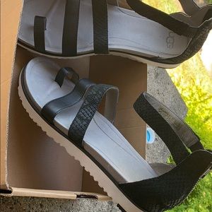 Brand new UGG zina  sandals in black size 10